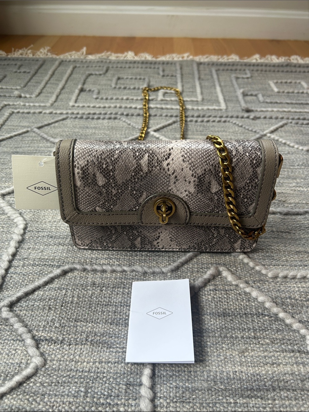 NWT Authentic Fossil Ainsley Snake-Print Clutch/Wallet w Detachable Chain - Picture 15 of 16